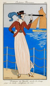 Costume da yacht: giacca di stoffa, gonna di lino, cappello di cuoio. Una donna che indossa un costume da yacht: una giacca di stoffa rossa, una gonna di lino a righe, un cappello di cuoio e una sciarpa blu. Sta usando un telescopio, puntando verso la barc